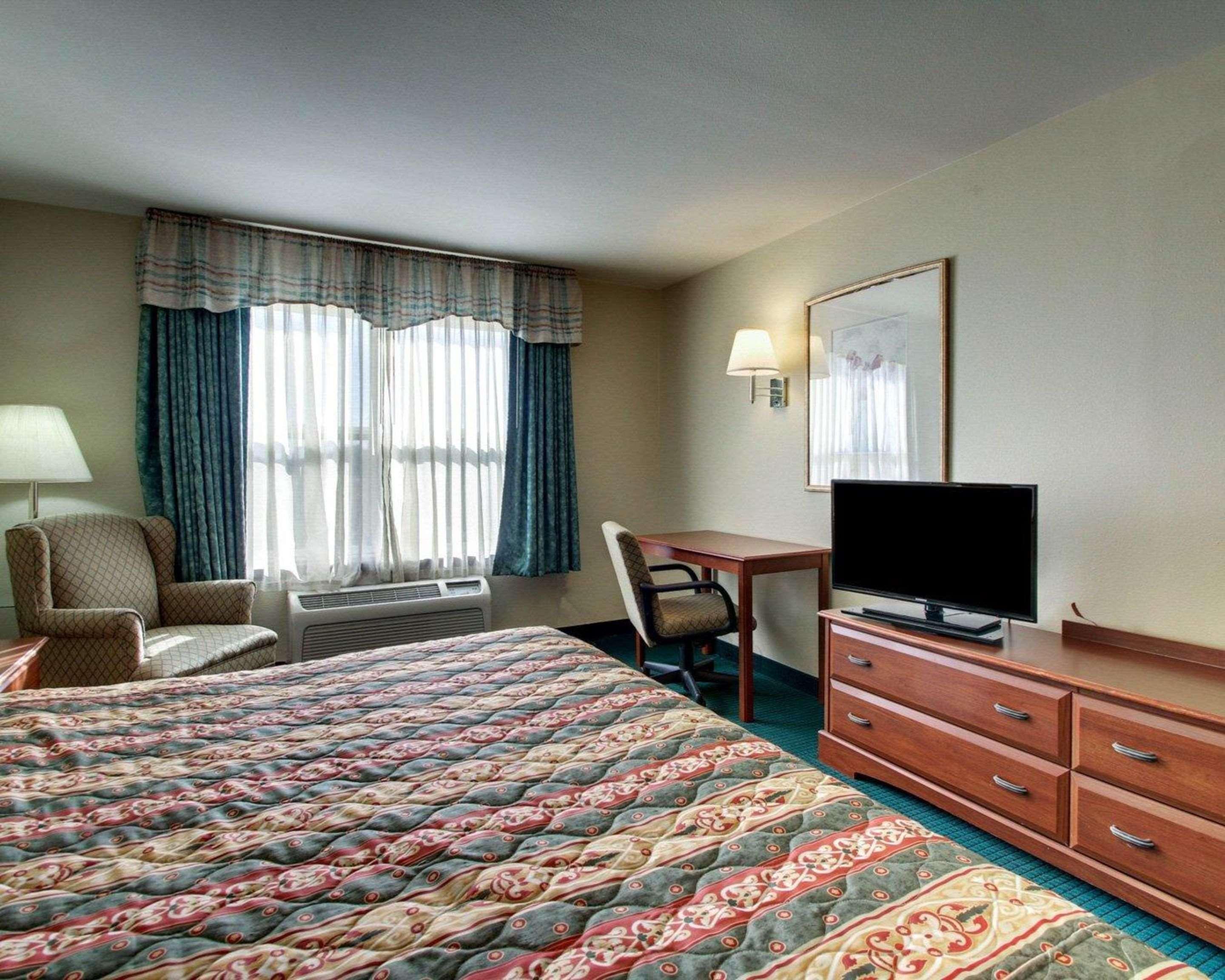 Econo Lodge Inn & Suites Фловуд Екстер'єр фото