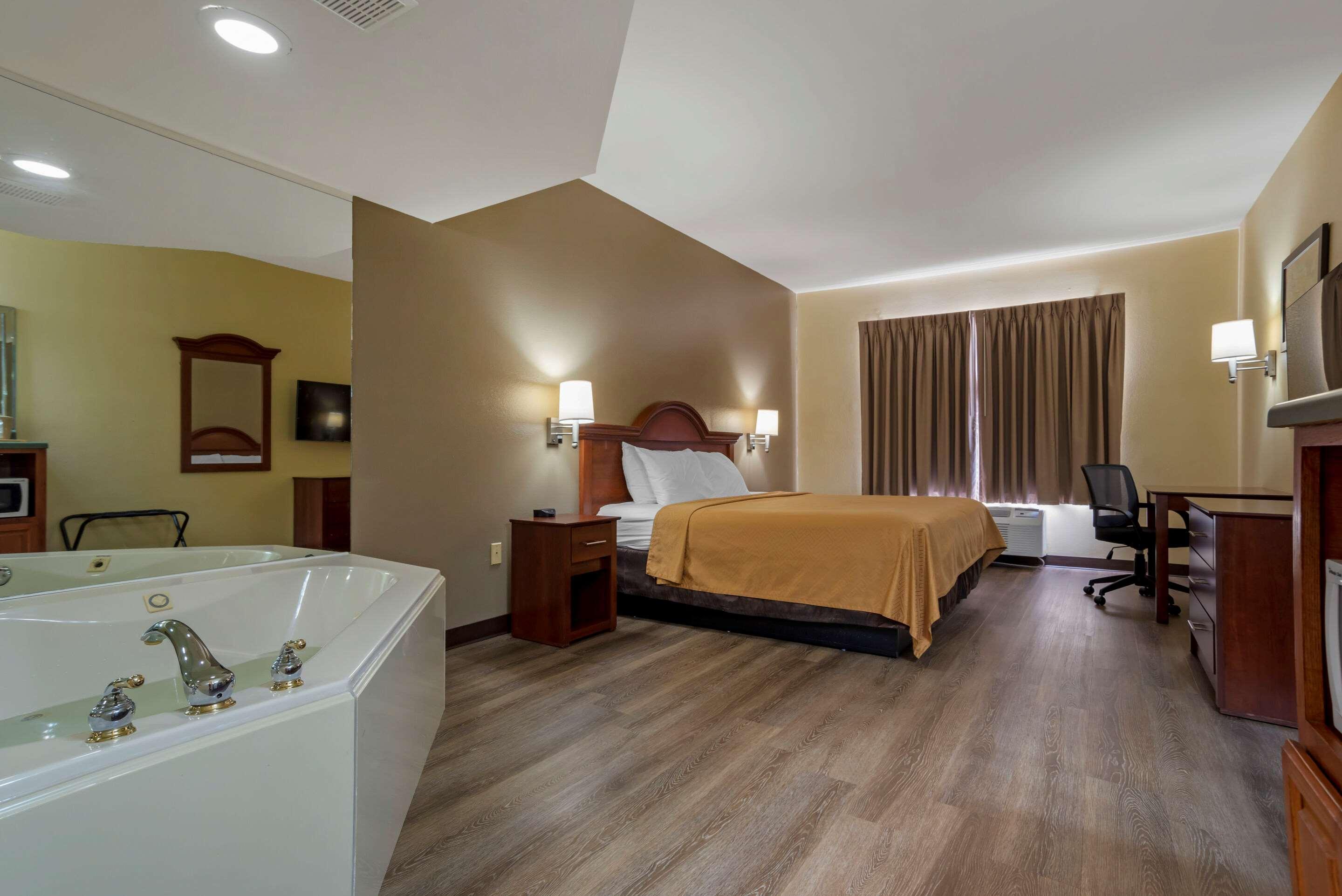 Econo Lodge Inn & Suites Фловуд Екстер'єр фото