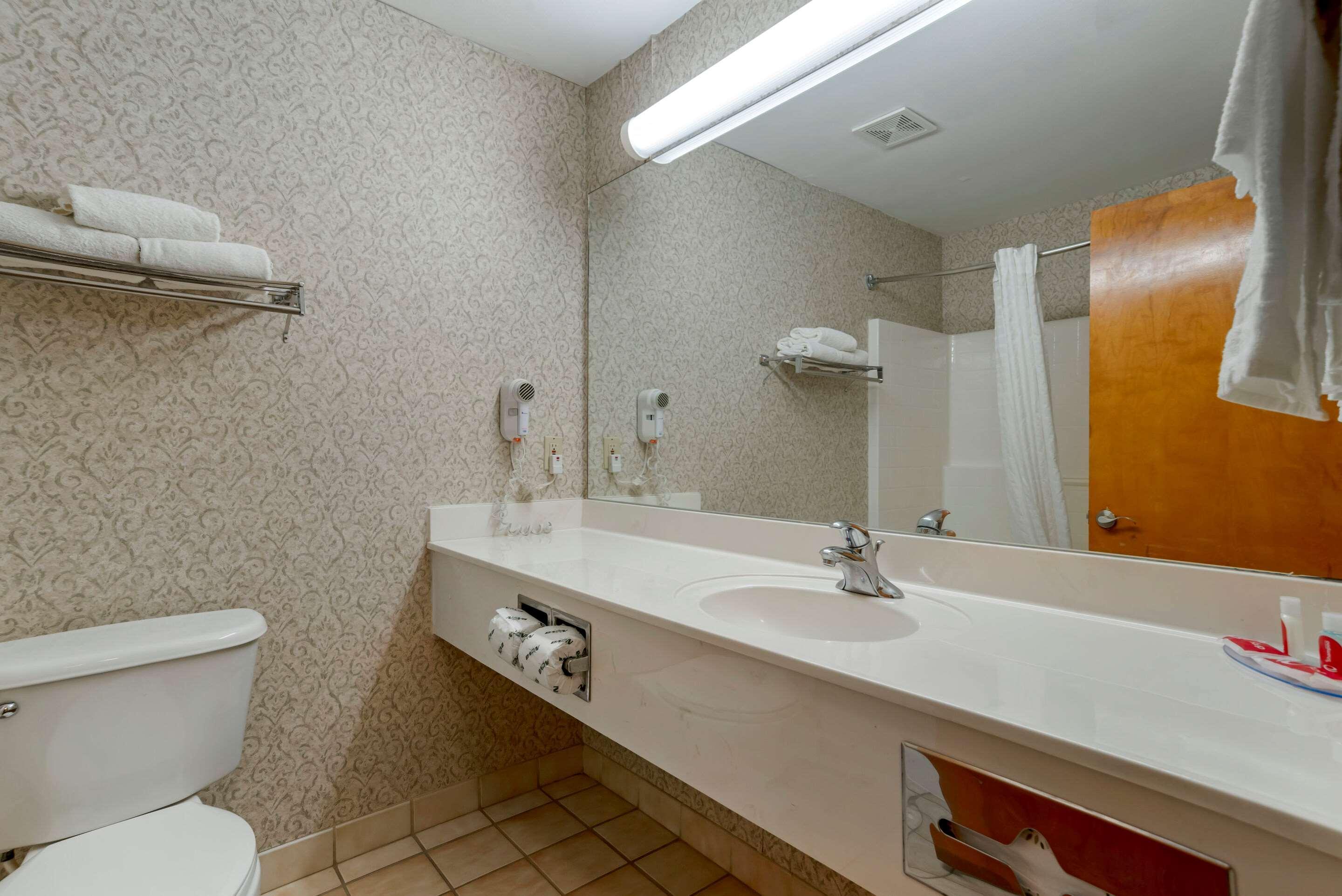 Econo Lodge Inn & Suites Фловуд Екстер'єр фото