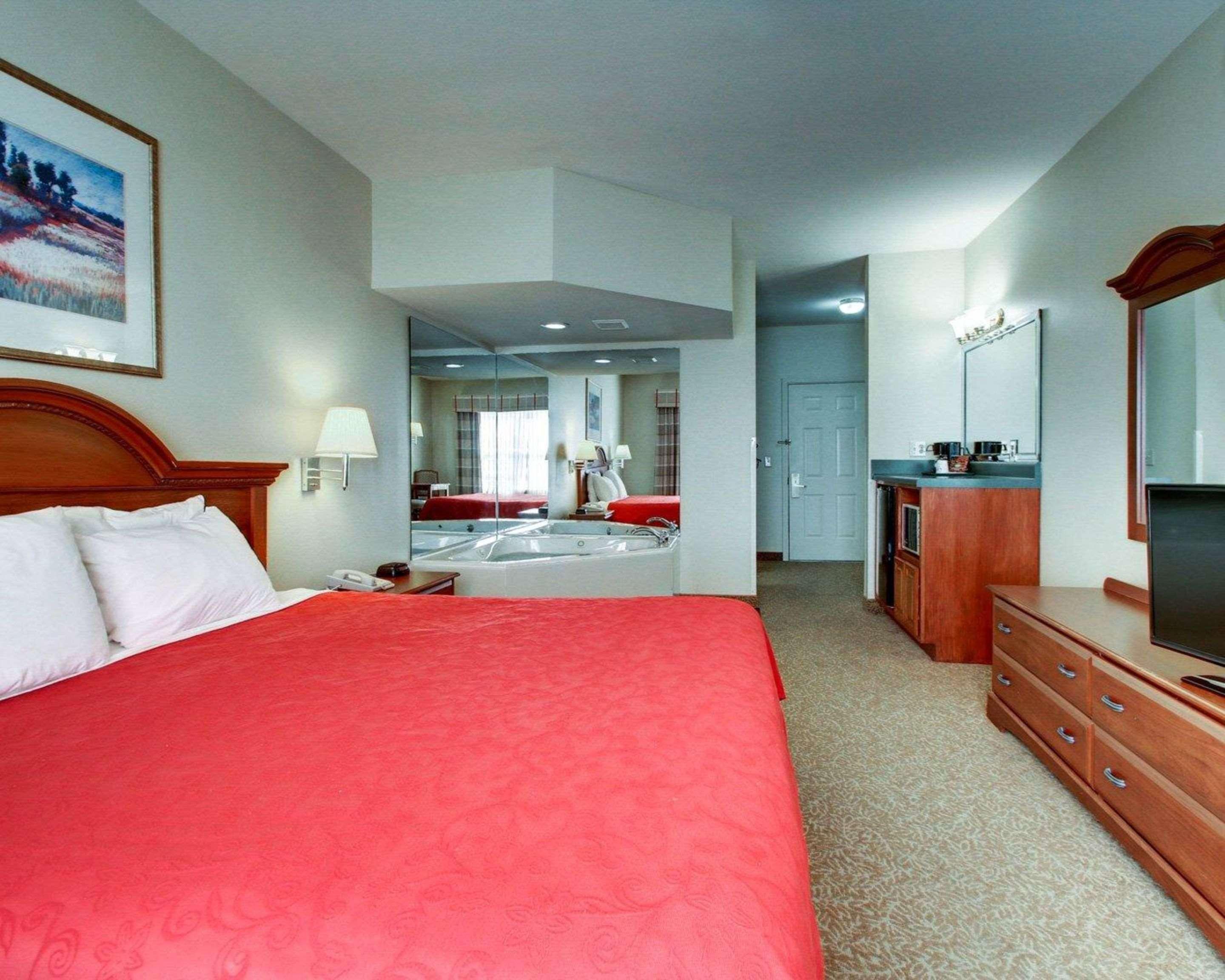 Econo Lodge Inn & Suites Фловуд Екстер'єр фото