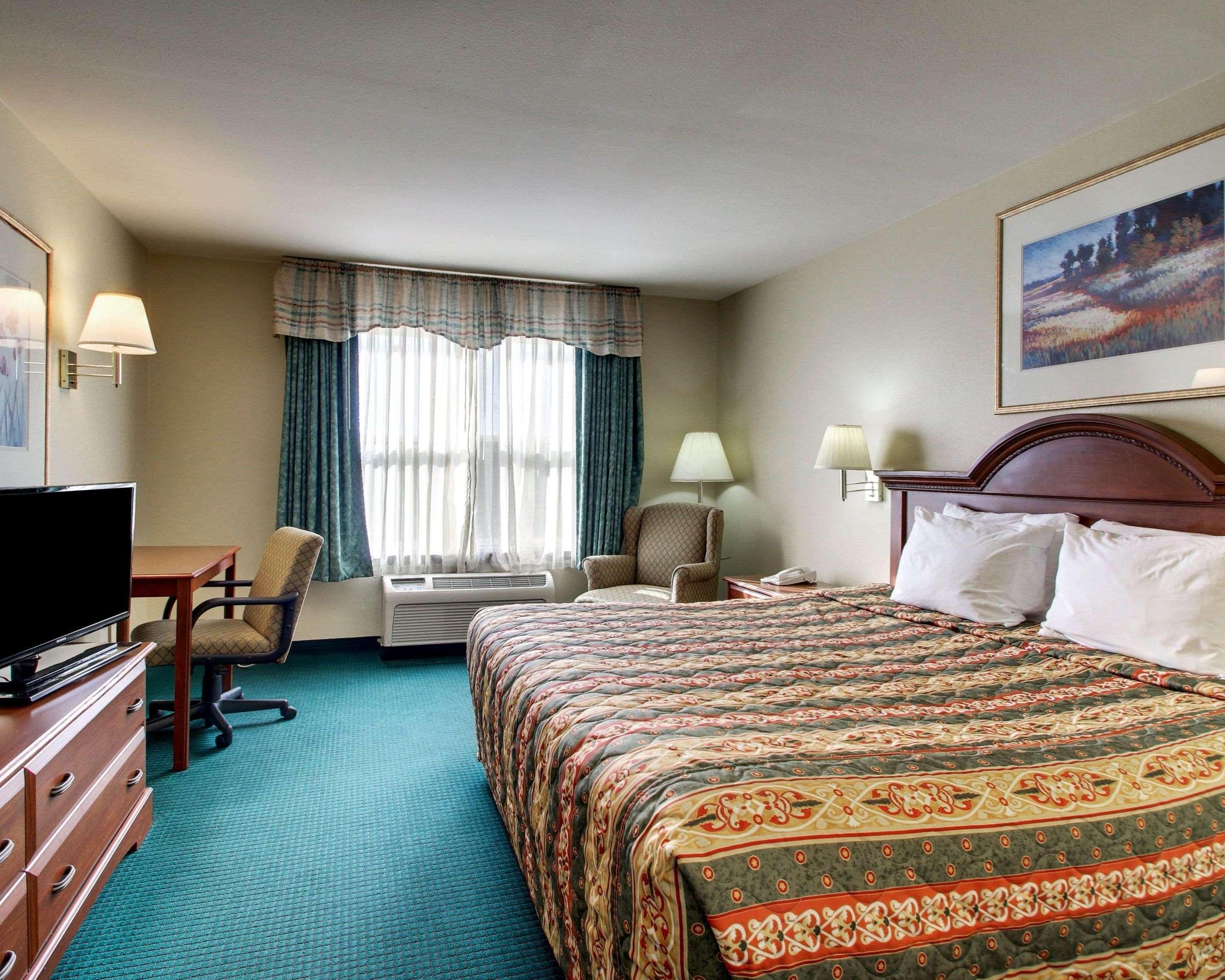 Econo Lodge Inn & Suites Фловуд Екстер'єр фото